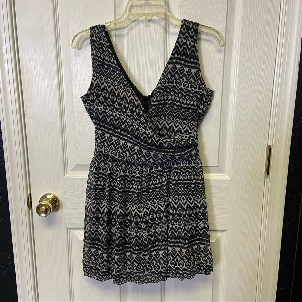 Chesley Women Black & White Sleeveless top